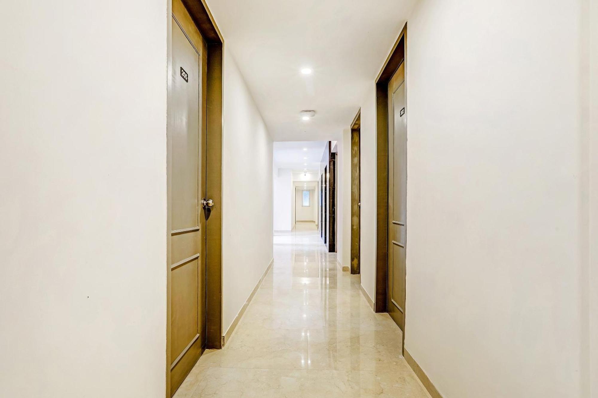 Townhouse Somani Hotel Apta Buitenkant foto