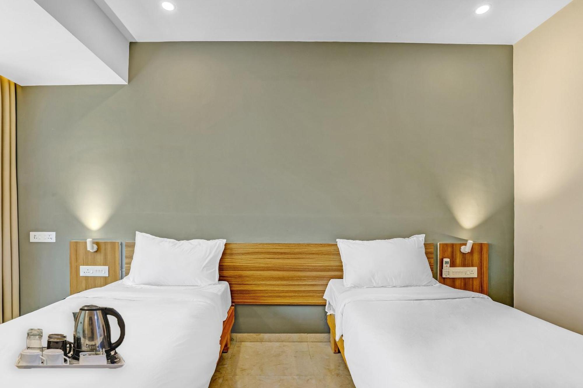 Townhouse Somani Hotel Apta Buitenkant foto