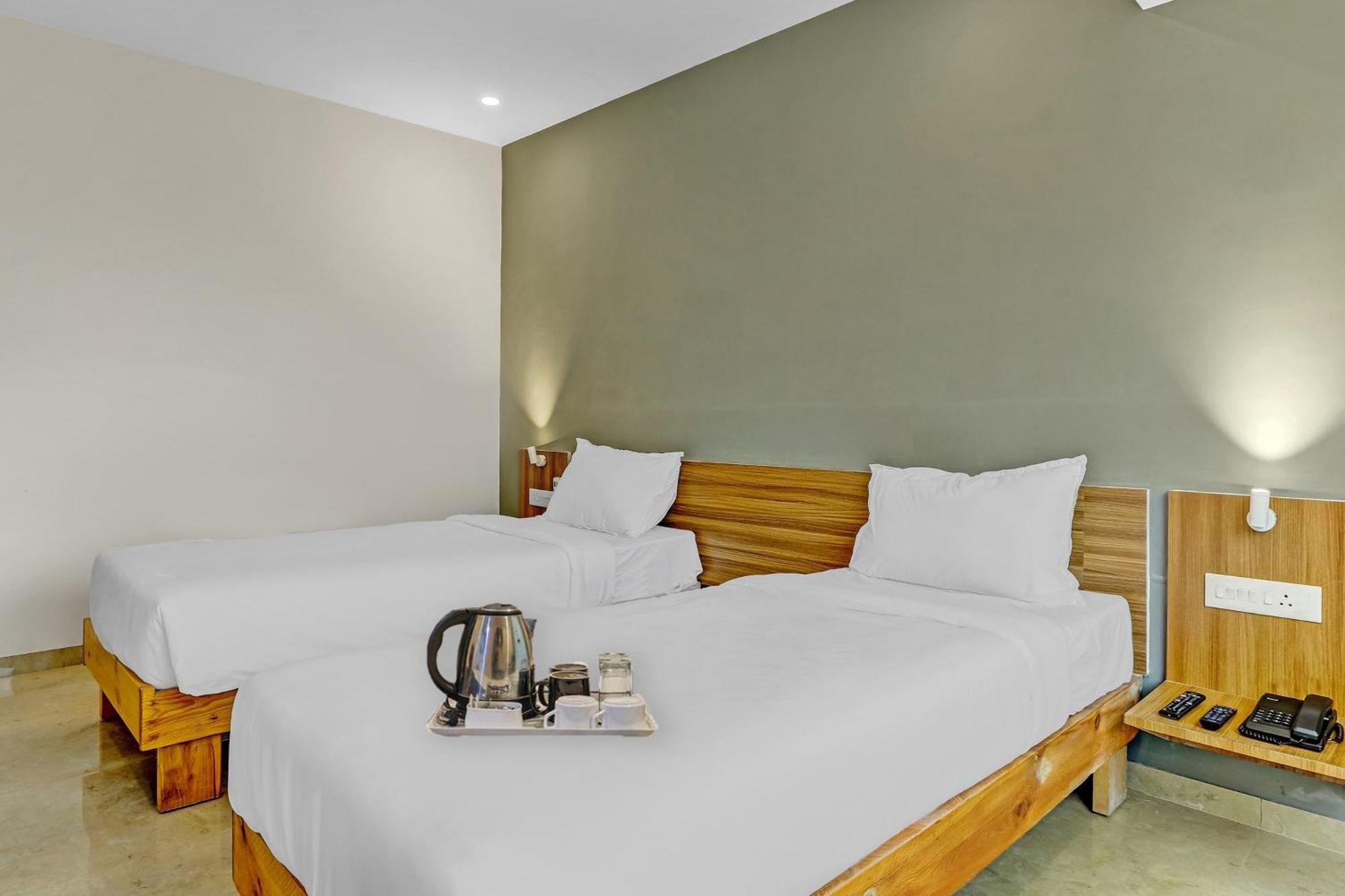 Townhouse Somani Hotel Apta Buitenkant foto