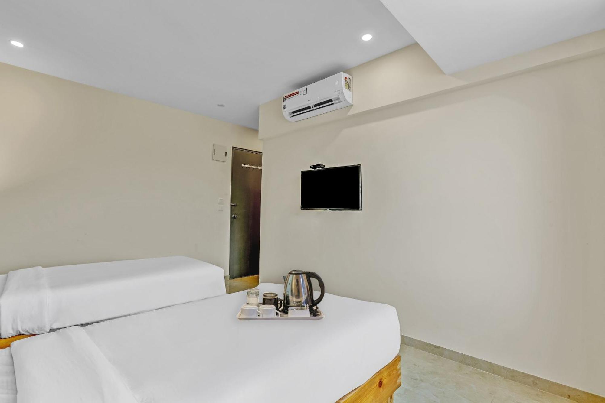 Townhouse Somani Hotel Apta Buitenkant foto