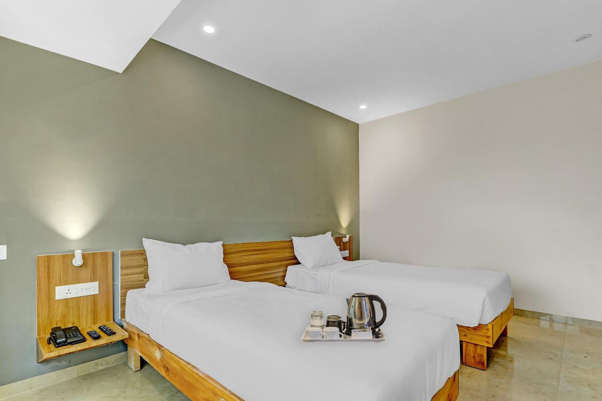 Townhouse Somani Hotel Apta Buitenkant foto