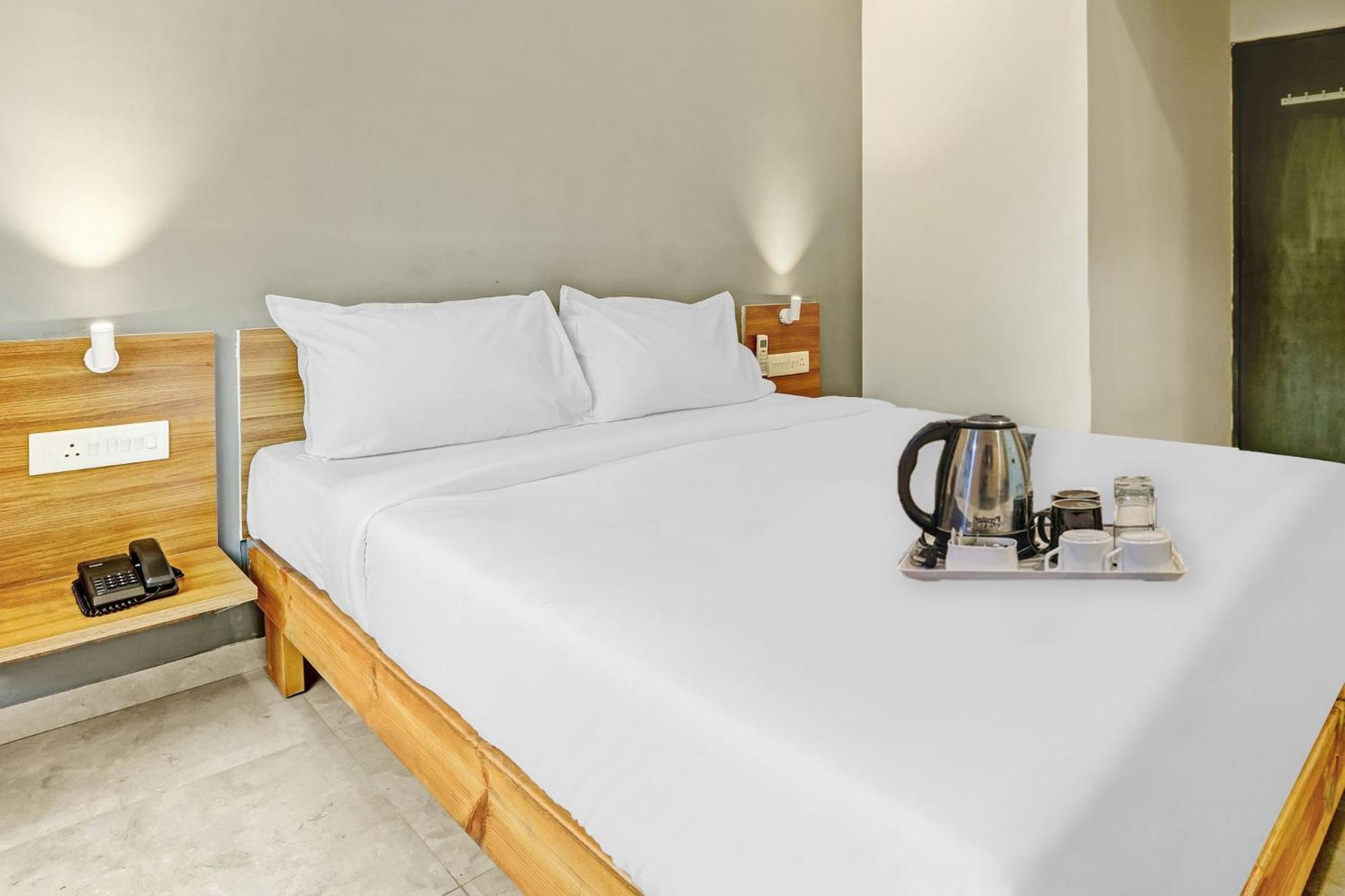 Townhouse Somani Hotel Apta Buitenkant foto